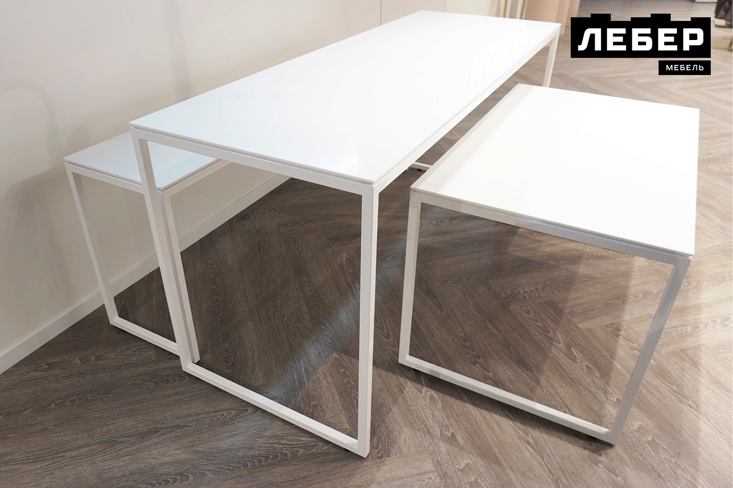 Мебель для шоурума люксового бренда